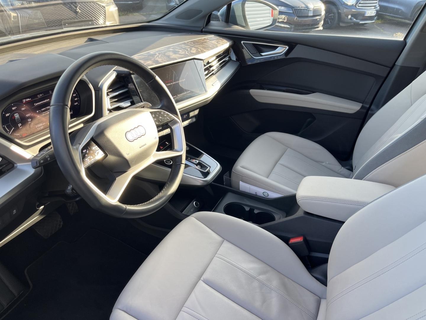 AUDI Q4 e-tron