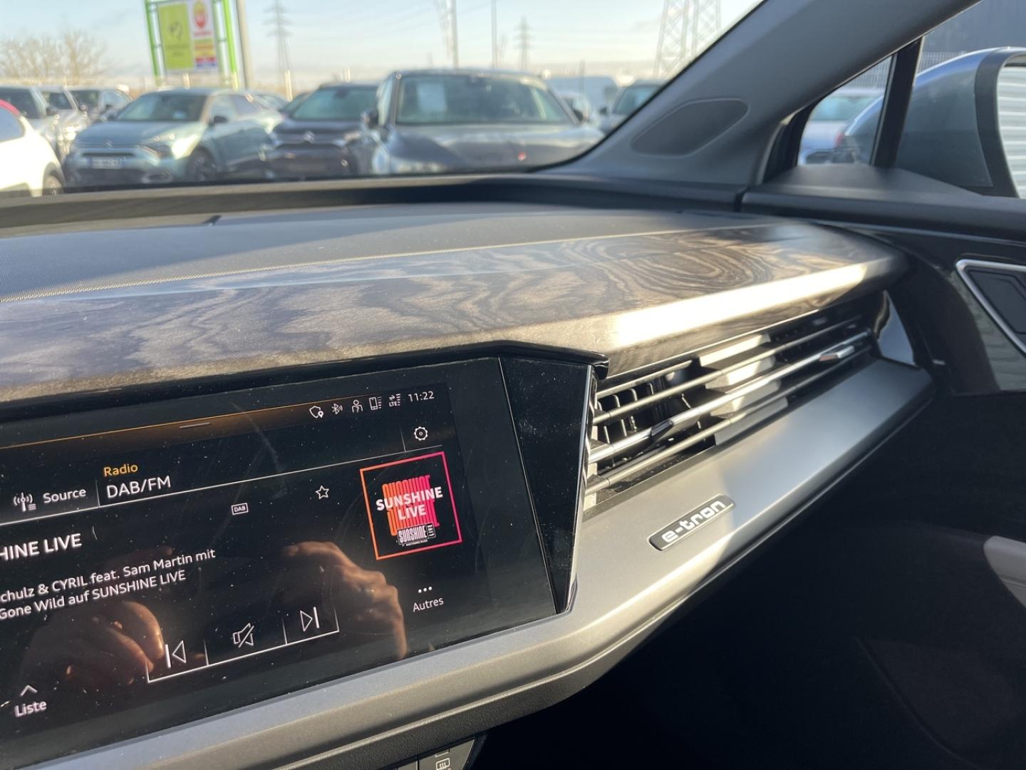 AUDI Q4 e-tron
