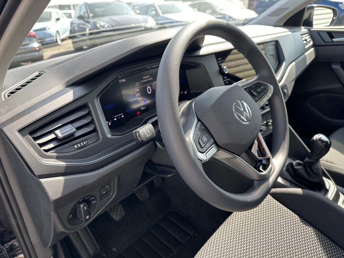 VOLKSWAGEN Polo