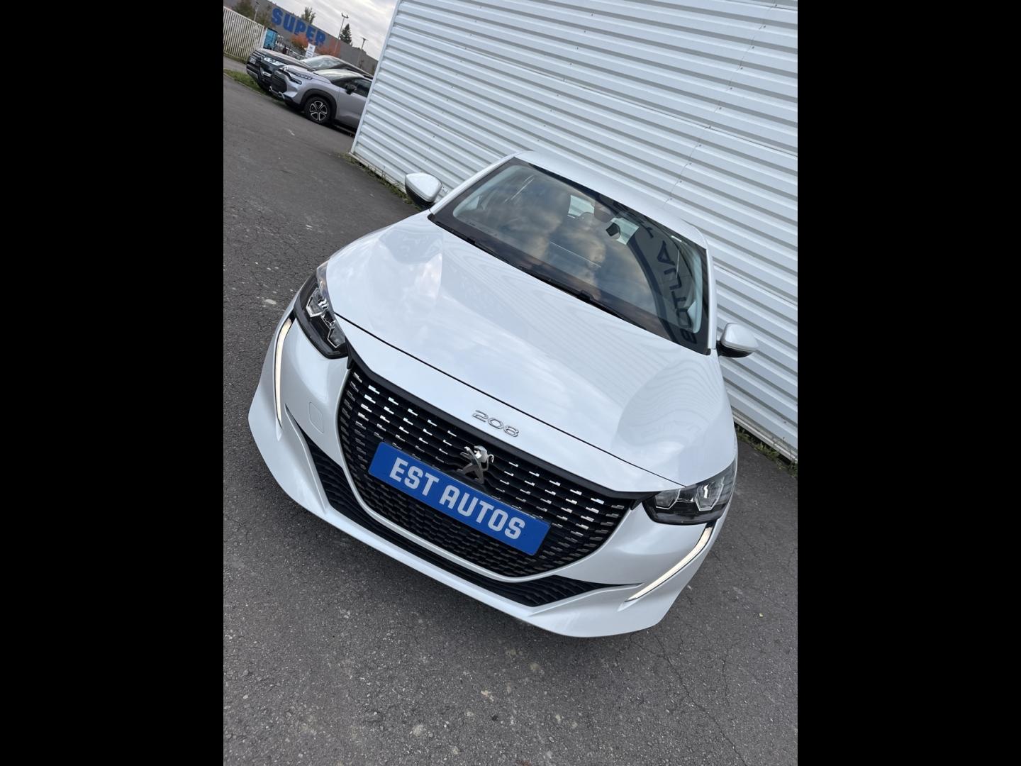 PEUGEOT 208