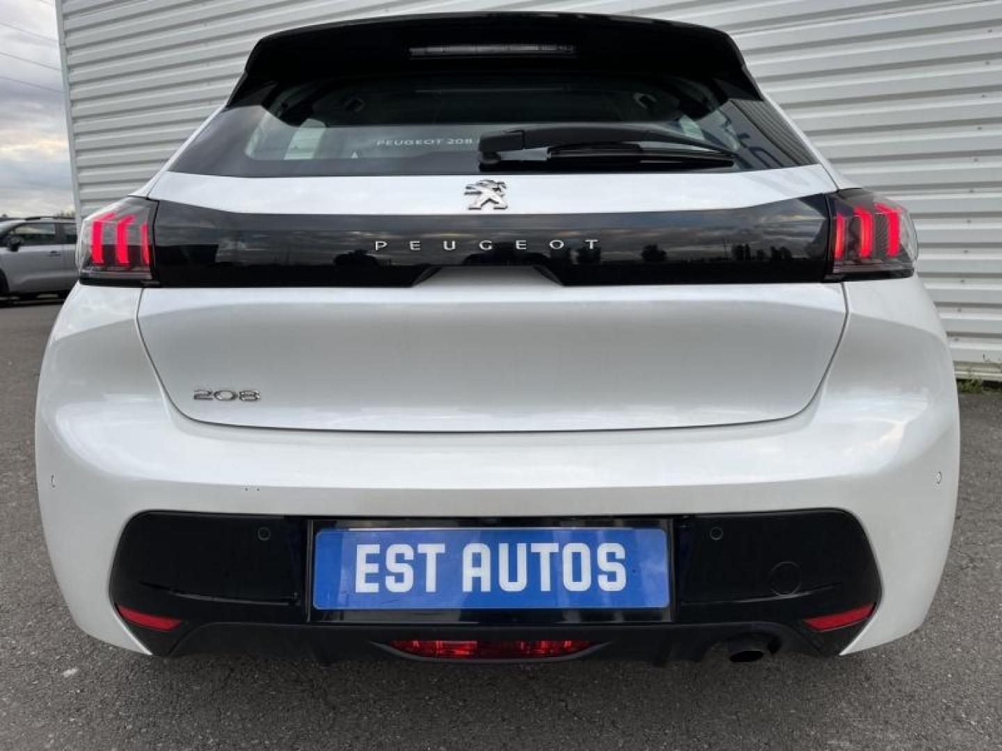 PEUGEOT 208