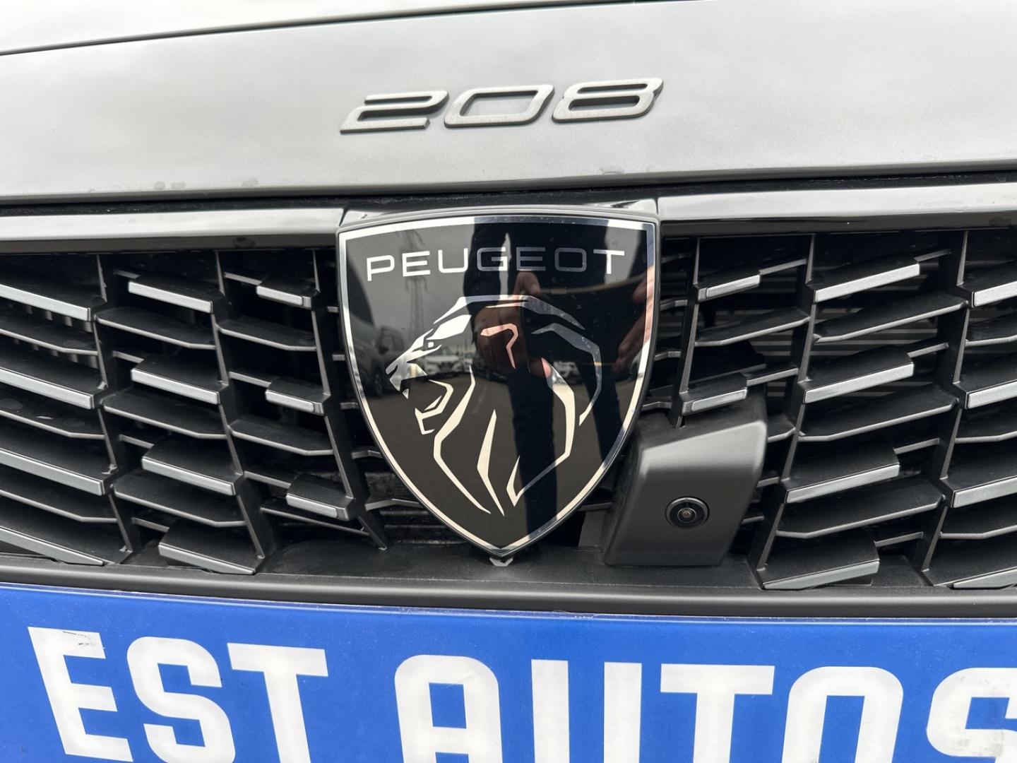 PEUGEOT 208