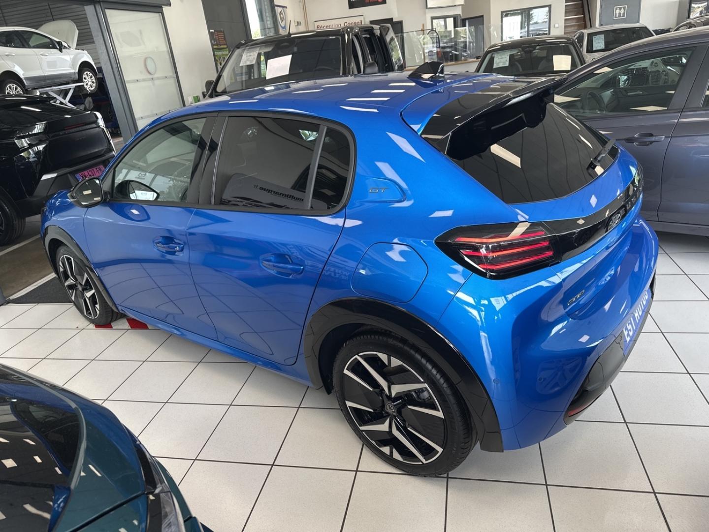 PEUGEOT 208