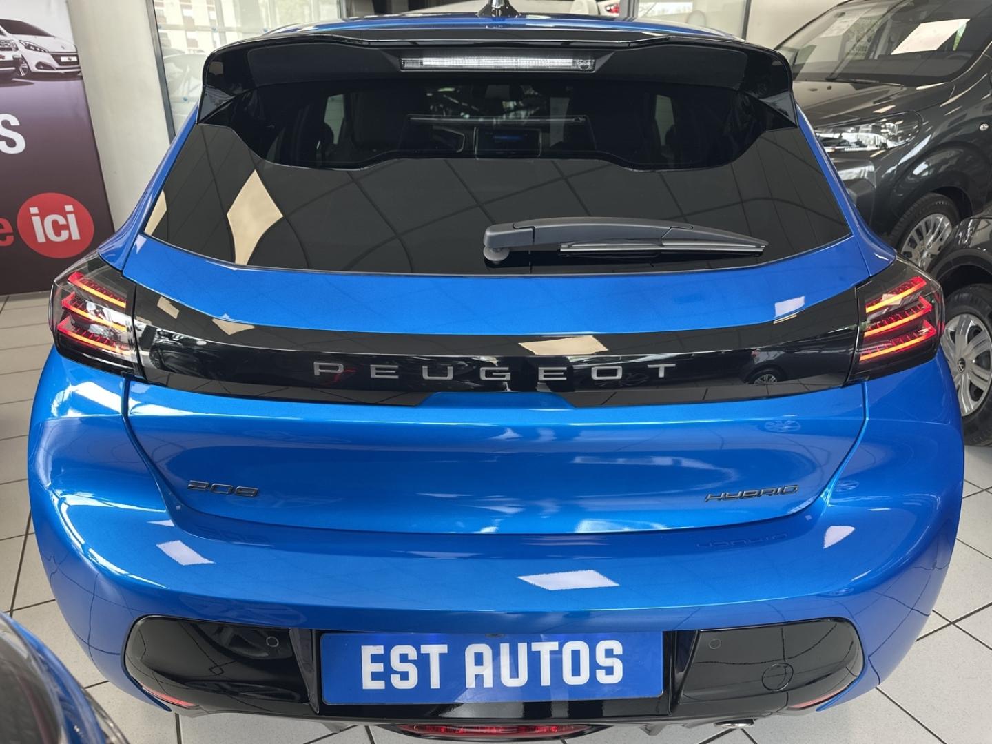 PEUGEOT 208