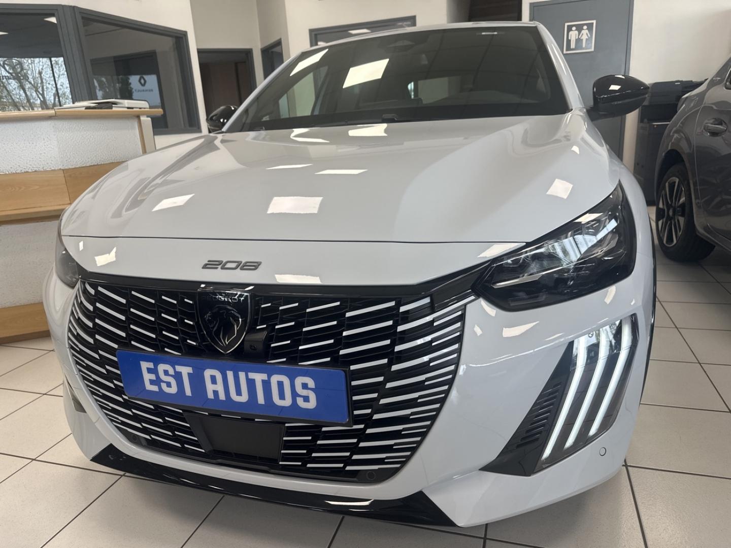 PEUGEOT 208