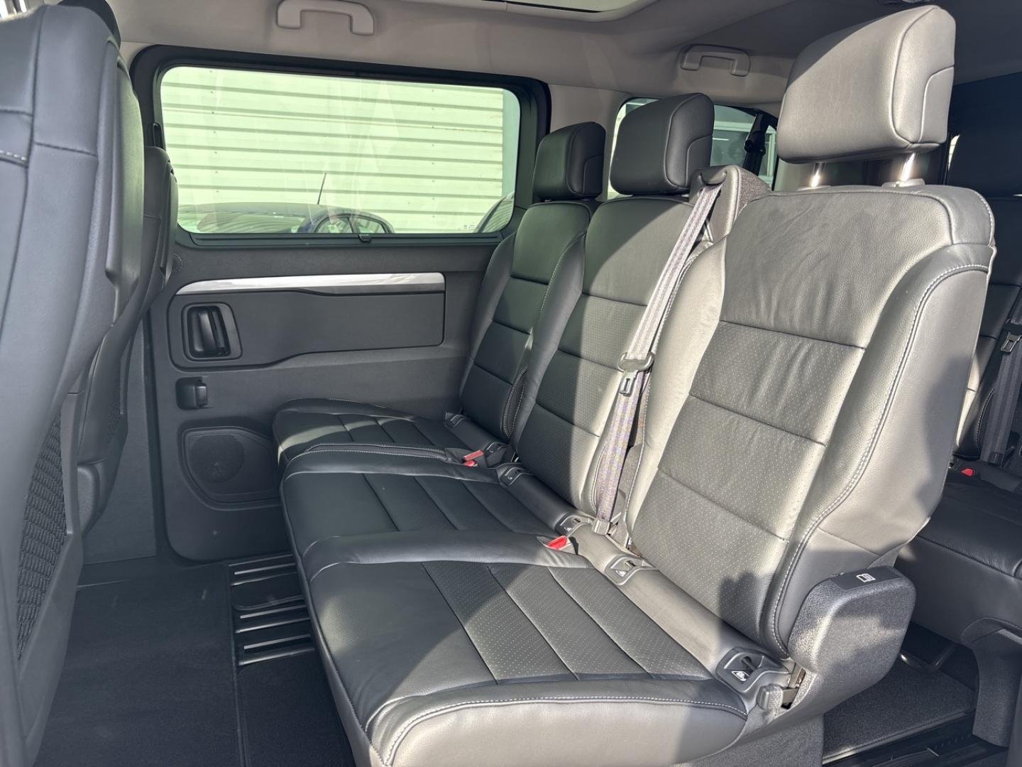 PEUGEOT Traveller