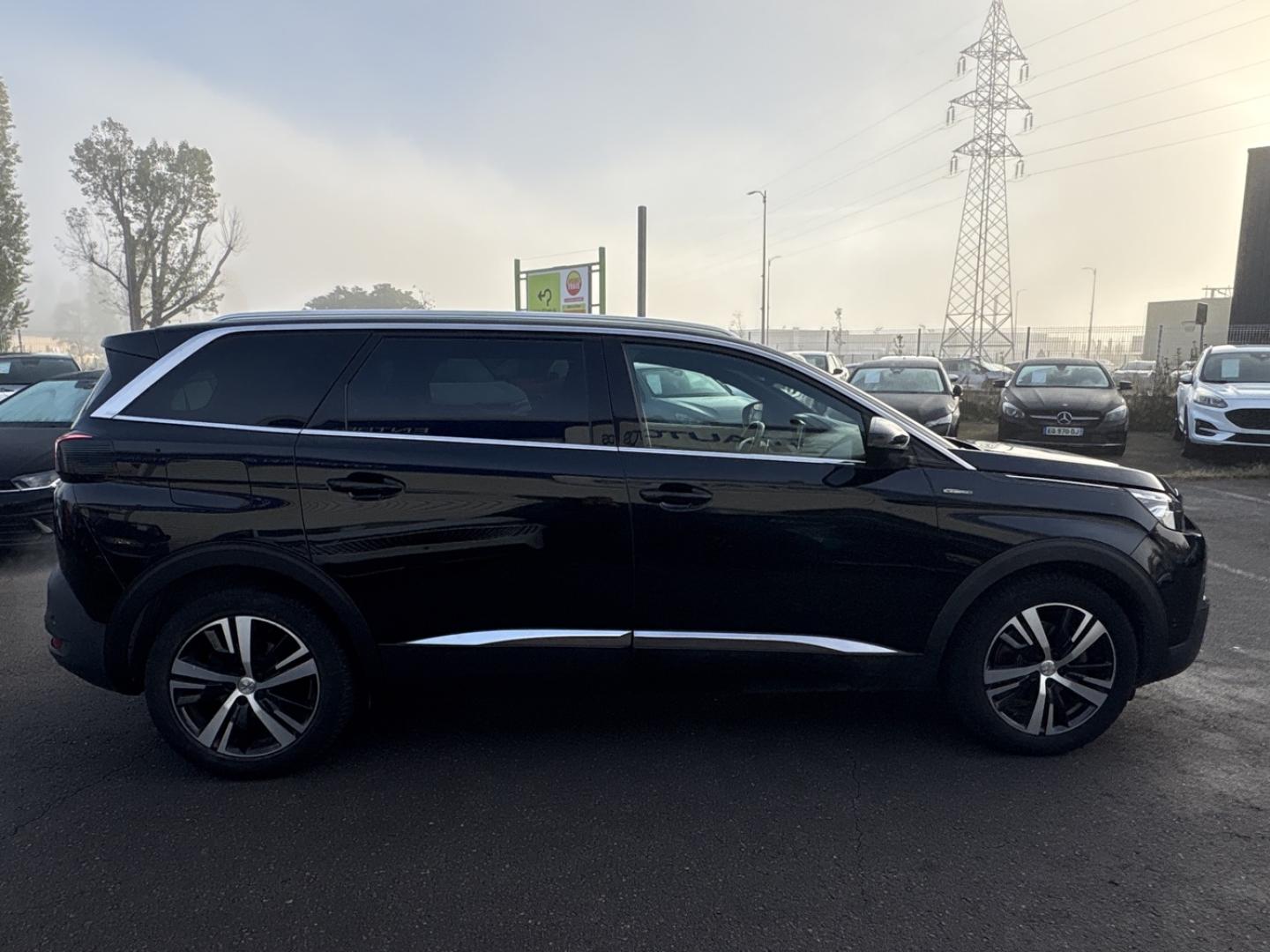 PEUGEOT 5008
