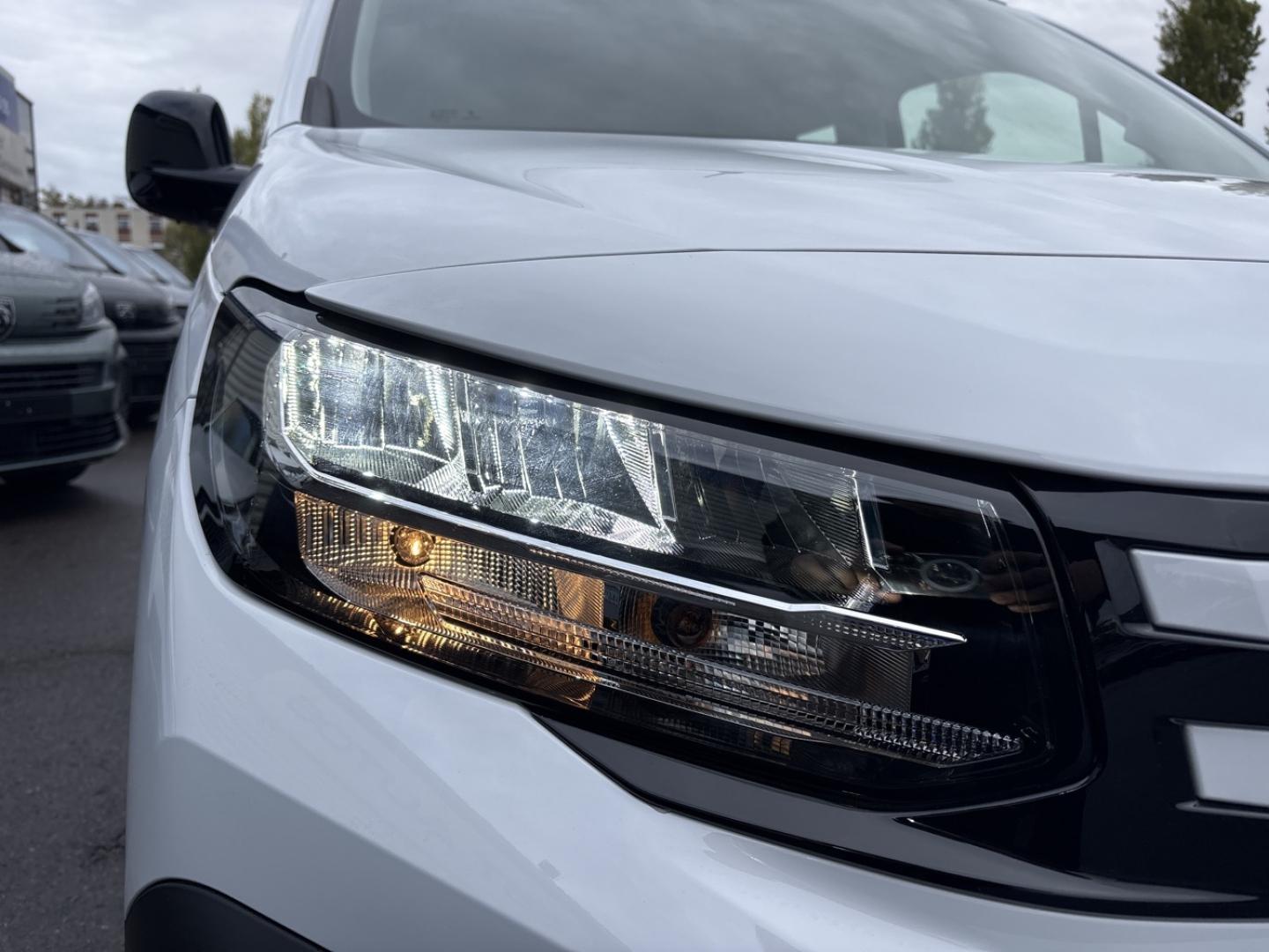 PEUGEOT Partner